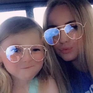 Meet your Posher, Mia